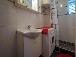 Apartments with parking space Crikvenica - 22434