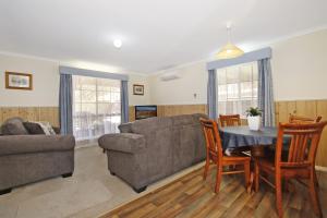 Cedar Cottage - Unit 3 Tudor Village