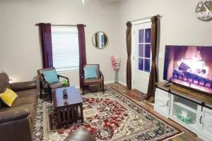 Downtown Charm Two Bedroom Home - Tipton