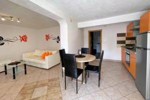 Apartments with parking space Polje, Krk - 18669