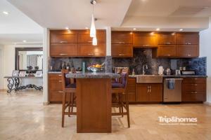 Playa de La Paz 3 BR Condo Access to Beach club