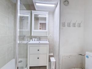 Studio rénové avec balcon - Quartier Croisette - FR-1-344-1162