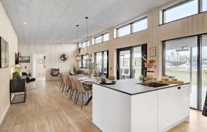 5 Bedroom Lovely Home In Hadsund