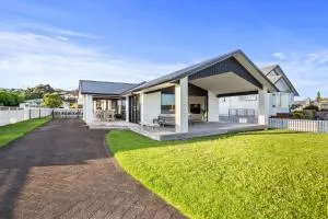 Waterfront Oasis - Omokoroa Holiday Home - Omokoroa