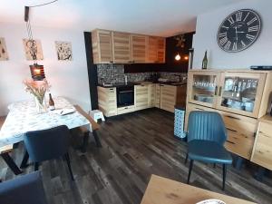 Valfréjus: Appart rénové 4 pièces avec WiFi à 100m télésiège - FR-1-265-335