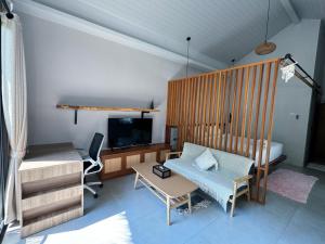 Tropical Bali Style House with Kitchen outside and Shared Pool