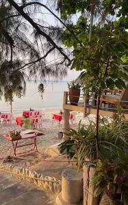 Tropical Bali Style House with Kitchen outside and Shared Pool