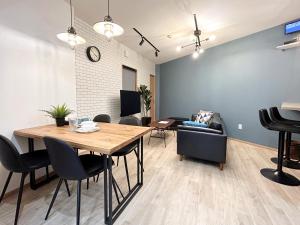 Soumato 2mins walk to station 4mins NANBA 25mins USJ