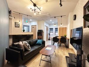 Soumato 2mins walk to station 4mins NANBA 25mins USJ