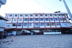 Hotel Rays Inn and Pegs Family Restaurant