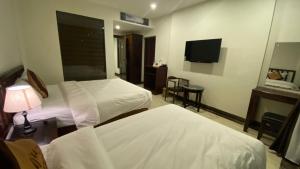 Phòng 3 người - 1 giường đôi và 1 giường đơn (Triple Room - 1 Double Bed and 1 Single Bed)
