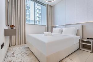 STAY BY LATINEM Luxury 1BR Holiday Home CVR A2504 near Burj Khalifa
