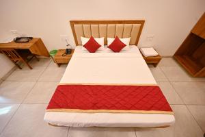 Hotel Rays Inn Boarding & Lodging