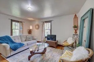 Boho Garden Bungalow Near IU, Downtown, EV Level 2 Station - Spencer