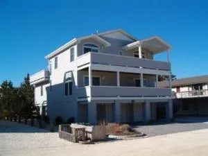 5 Bedroom House Steps To Private Beaches - Harvey Cedars