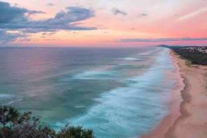 Location Location, sunshine beach, 100 m to beach( HA3)