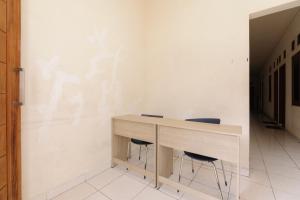 RedDoorz at Meruya Utara