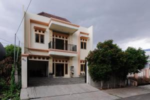 RedDoorz at Meruya Utara