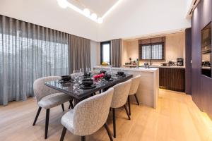 OPULENT PENTHOUSE 1