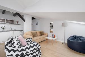 Apartment with 2 Bedrooms and Desks in the Center of Cracow by Noclegi Renters