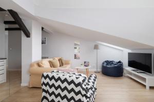 Apartment with 2 Bedrooms and Desks in the Center of Cracow by Noclegi Renters