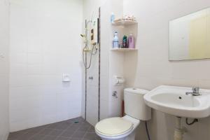 Cosy HomeStay at Penang Island -Beach and Village