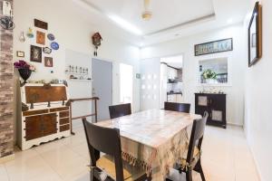 Cosy HomeStay at Penang Island -Beach and Village