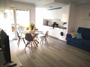 Apartment Dinamarca with 2 bedrooms, 50 mts from the beach