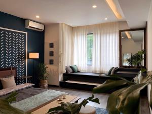 Studio hướng sông (River View Studio)