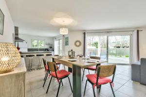 Détente piscine à 150m de la plage à Arès