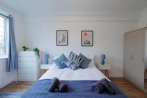 2 Bedroom Apartment By Arhouse Apartments Short Lets & Serviced Accommodation Highbury With Free WiFi