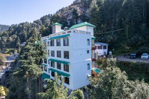 The Seasons Dalhousie - Best Valley View & Mountain View AC Hotel in Dalhousie