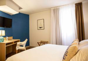 Hotels Hotel Port Marine : photos des chambres