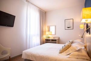 Hotels Hotel Port Marine : photos des chambres