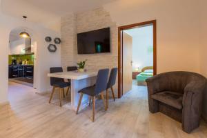 Besondere Villa mit Pool, 350 Meter zum Strand