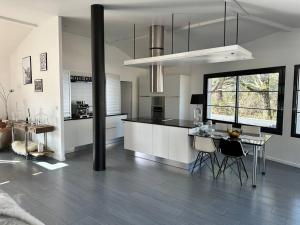 Maison du Lac avec Lagon, Spa de Nage, Jacuzzi