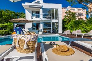 Villa mit Privatpool, Whirlpool, 350 Meter zum Strand 