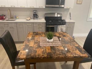 Stylish Room 8Mins to Newark Airport