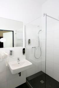 Deluxe Double Room room in H24 Hoteltow