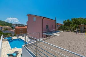 Strandnahes Apartment mit Pool, Whirlpool