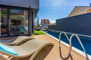 Luxusvilla mit Privatpool, Meerblick beim Liebespfad