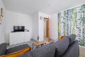 Studio in Katowice with Furnished Balcony and Desk for Remote Work by Renters