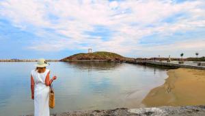 KYMA & HELIOS Deluxe Suites with Hot Tub at AmazeU Suites Naxos