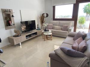 Privatunterkunft mit großer Poolanlage, Meerblick