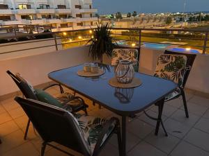 Privatunterkunft mit großer Poolanlage, Meerblick