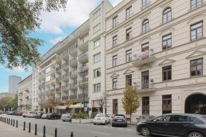 Bright Apartment Warsaw Śródmieście by Renters