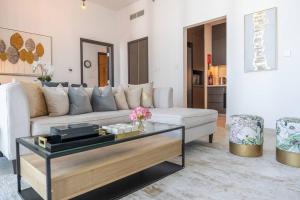 Dubai Mall Burj Khalifa Apt DV1-1902