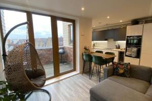 London Luxe: Stylish Studio