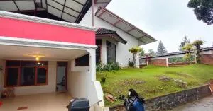 Villa Si Otoy - Tjiseureuh