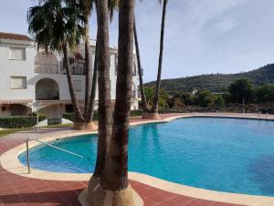 BAJO CON JARDIN PRIVADO Y PISCINA - Font Nova